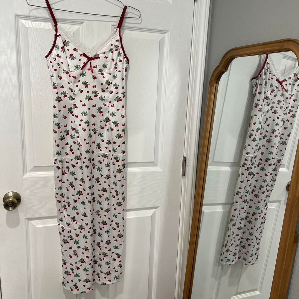 Indie Designer Cream and red floral midi Cherry Dress - Picture 6 of 6